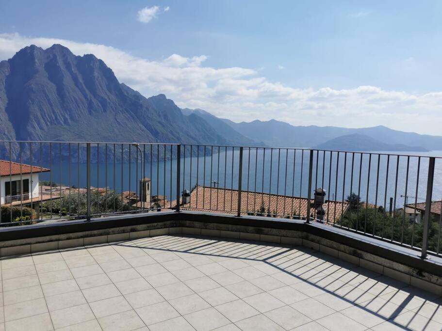 Patricia'S Apartment Riva di Solto Luaran gambar